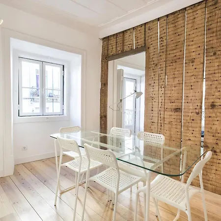 Santos N Modern First Floor Apartment *